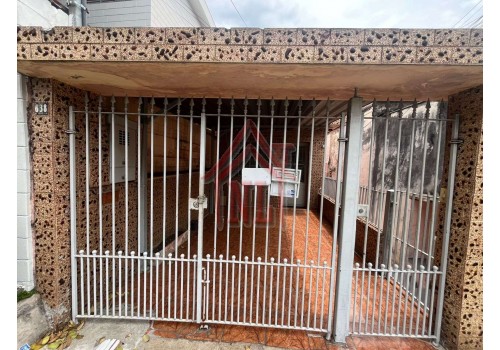 CASA INDEPENDENTE COM 01 DORM E 1 VAGA CÓD ZS 310-01